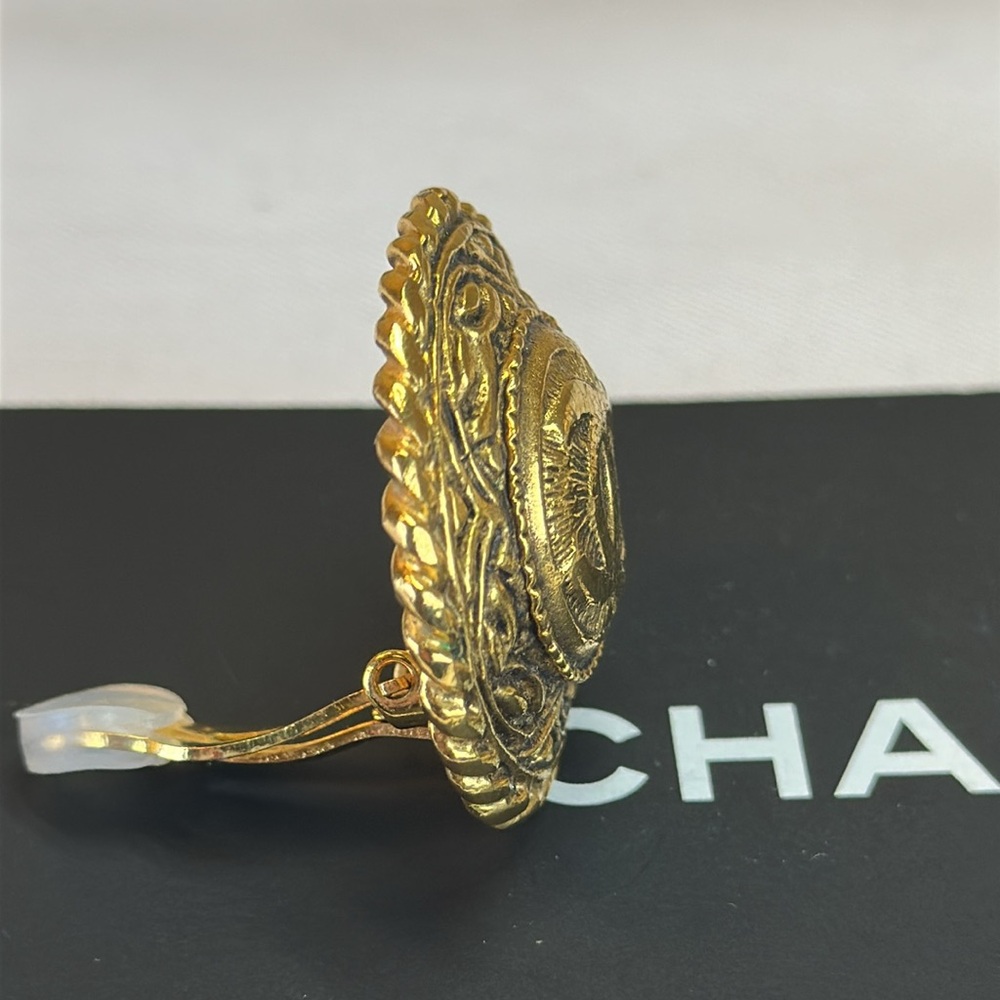 CHANEL CC Vintage 24K Goldplated clip on Earrings w/ COA, unbranded necklace - Picture 6 of 10